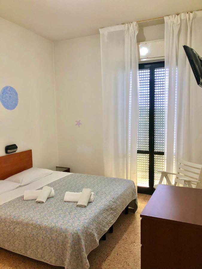 Hotel Criss Rimini Exteriör bild