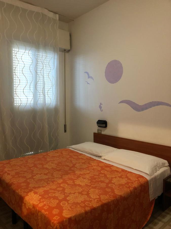 Hotel Criss Rimini Exteriör bild